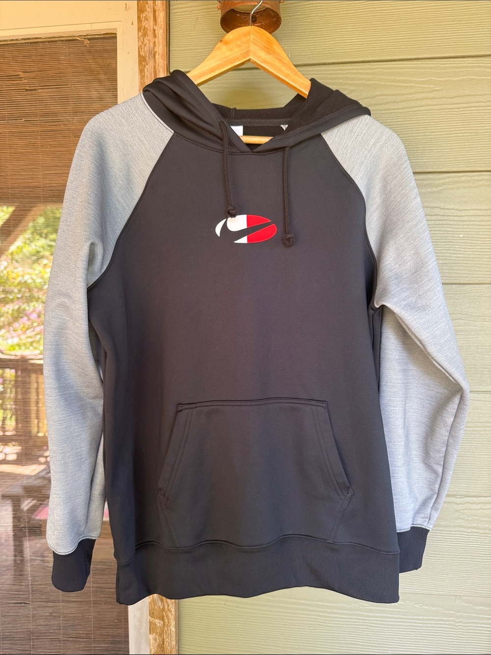 Nike Women's Therma-Fit Fleece Color-Block Training Hoodie - Picture 2 of 9